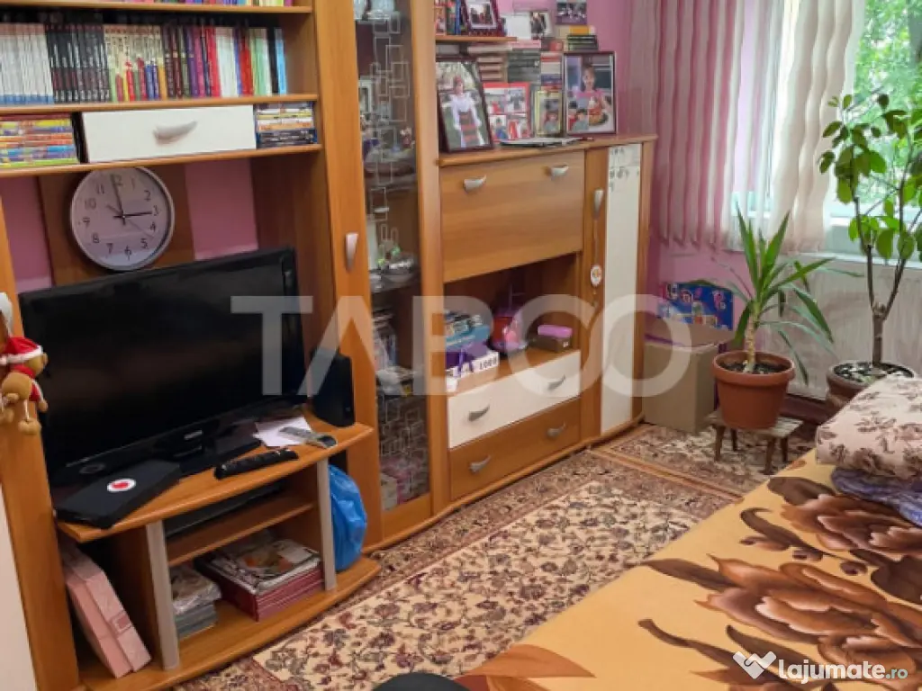 Apartament 3 camere decomandate etaj intermediar in cartier 