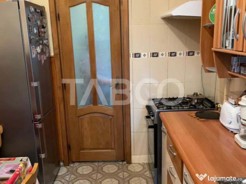 Apartament 3 camere decomandate etaj intermediar in cartier 