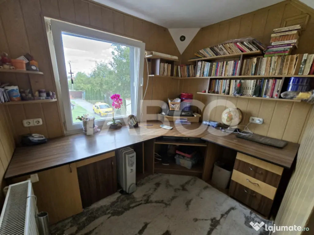 Casa individuala de vanzare 6 camere teren 650 garaj Piata C 