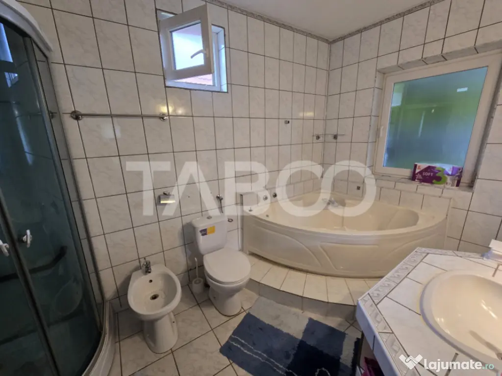 Casa individuala de vanzare 6 camere teren 650 garaj Piata C 