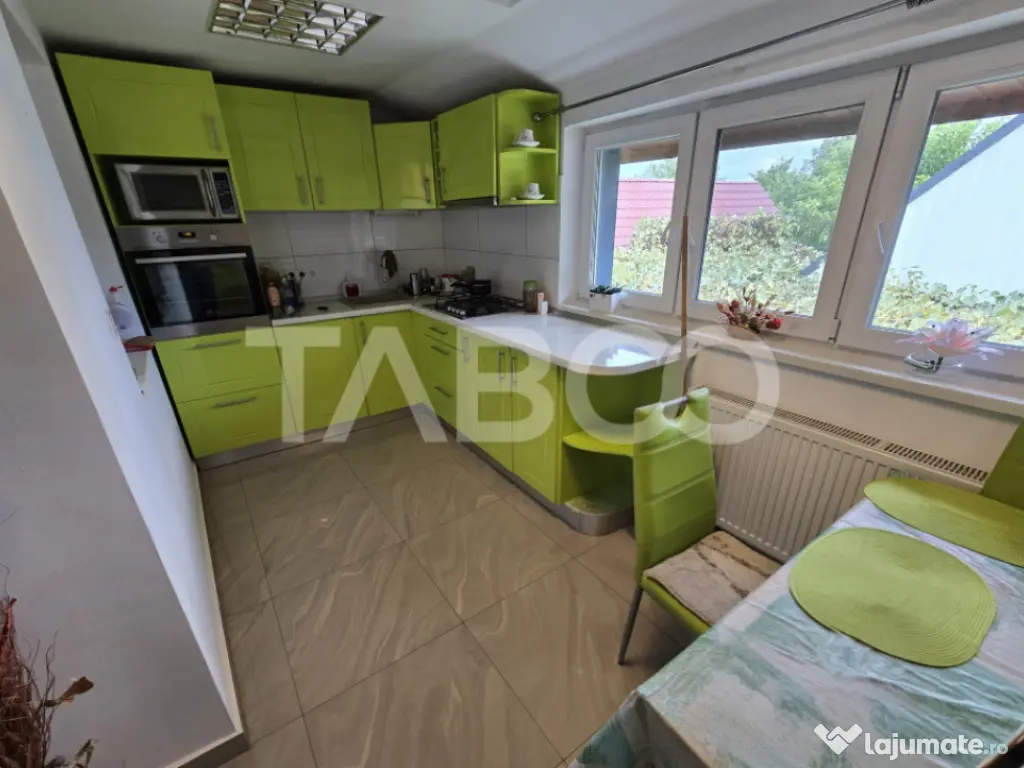 Casa individuala de vanzare 6 camere teren 650 garaj Piata C 