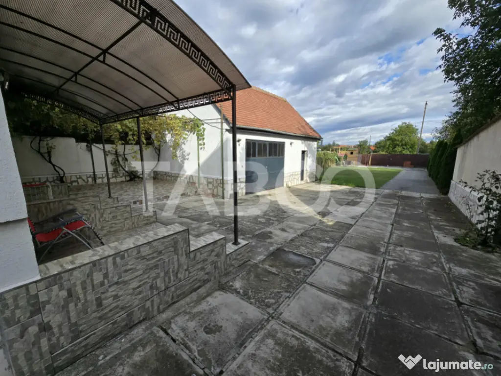 Casa individuala de vanzare 6 camere teren 650 garaj Piata C 