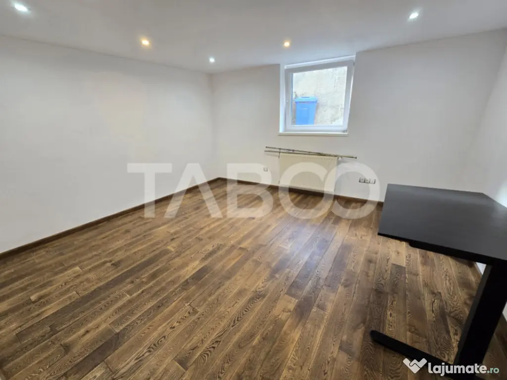 Casa individuala de vanzare 6 camere teren 650 garaj Piata C 