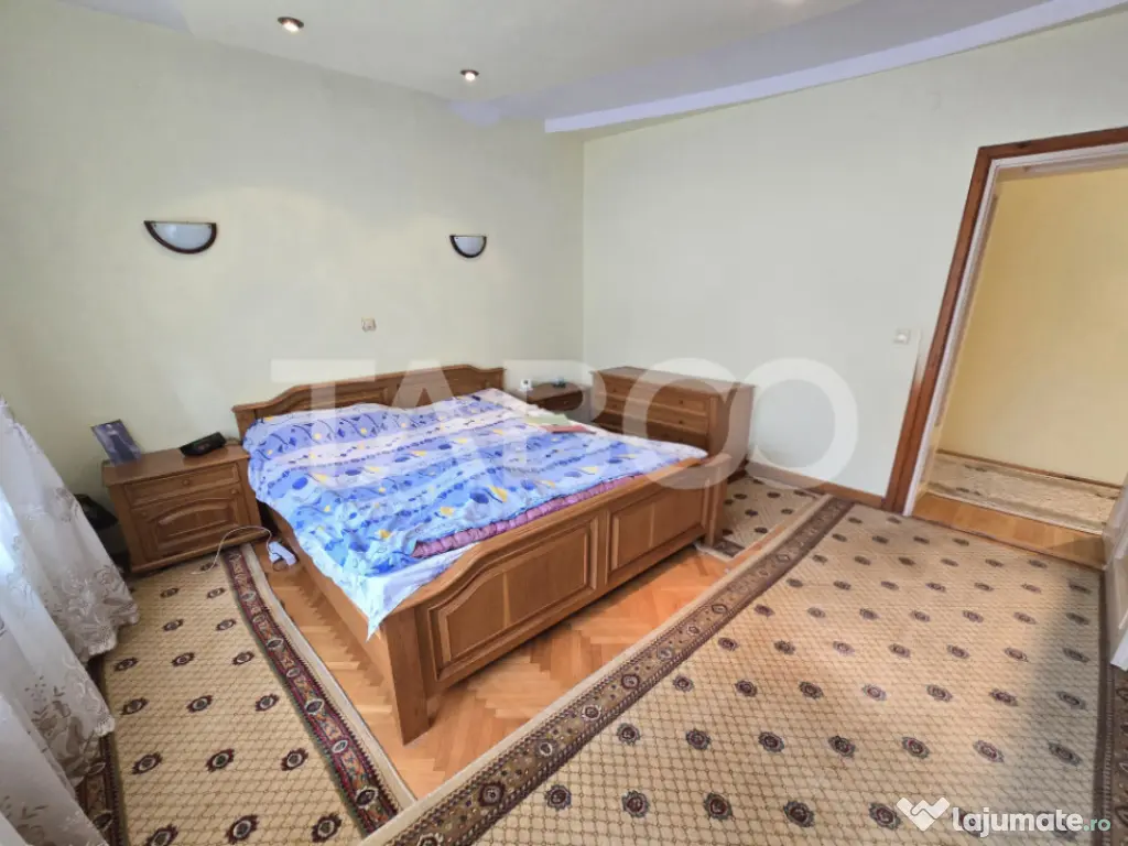 Casa individuala de vanzare 6 camere teren 650 garaj Piata C 