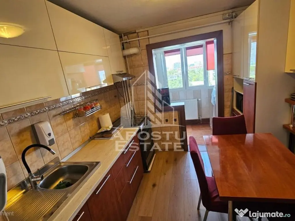 Apartament cu 3 camere, 2 bai, in Circumvalatiunii 