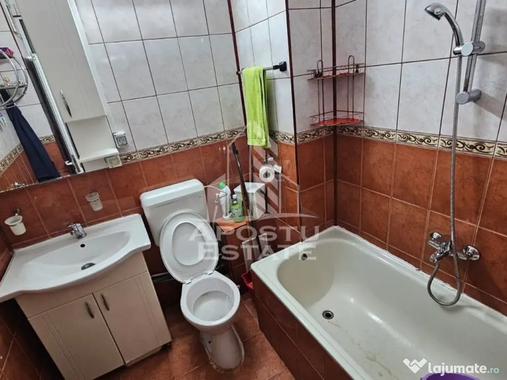 Apartament cu 3 camere, 2 bai, in Circumvalatiunii 