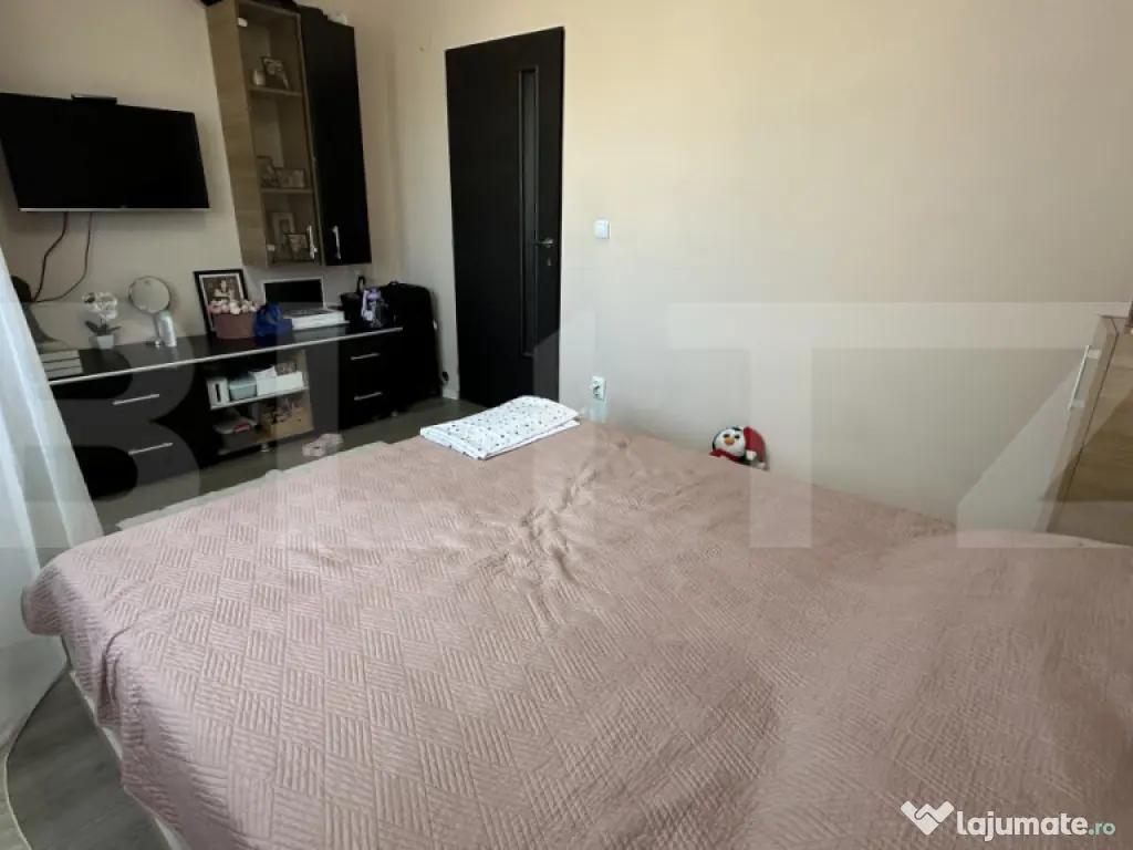 Apartament cu 3 camere, zona Rogerius