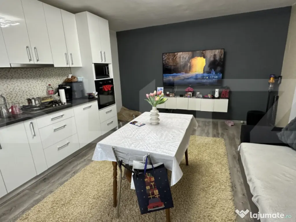 Apartament cu 3 camere, zona Rogerius
