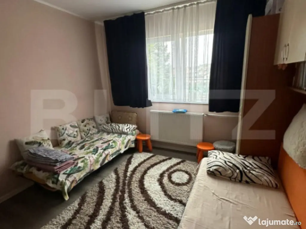 Apartament cu 3 camere, zona Rogerius