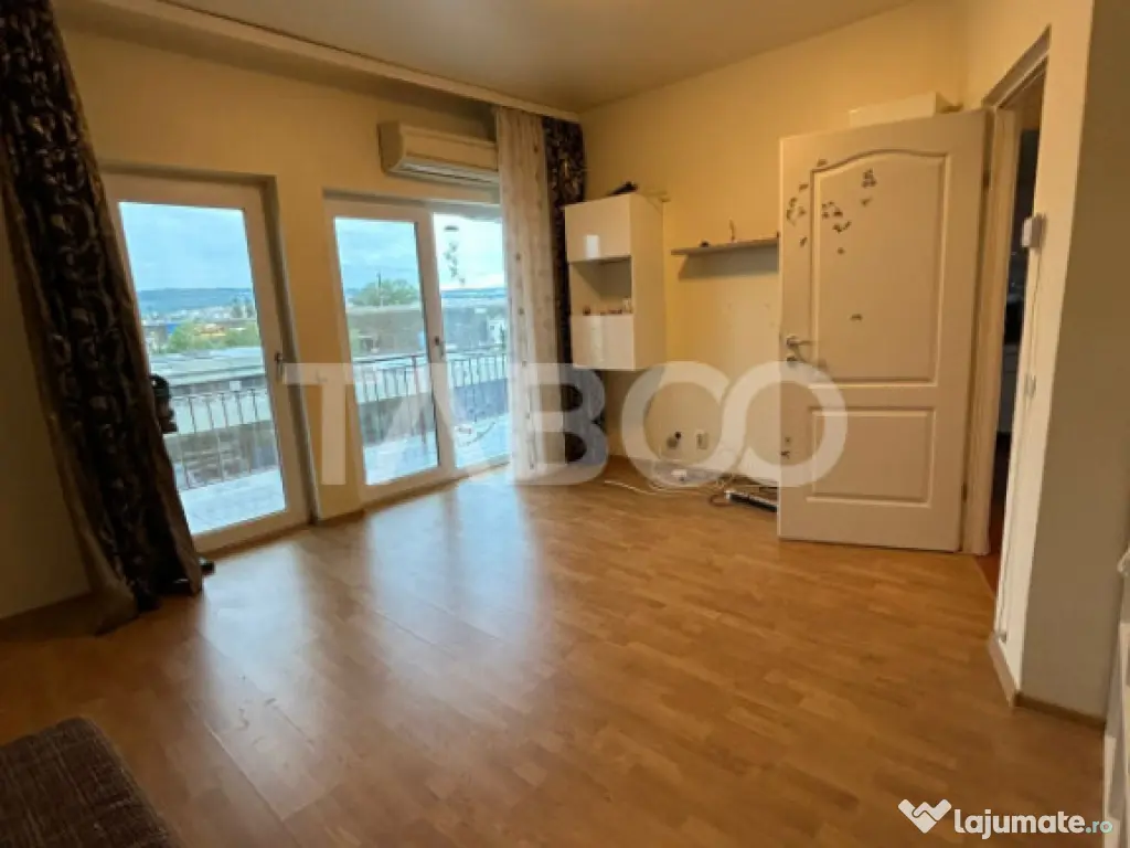 Vanzare apartament cu 2 camere decomandate cu parcare in vil 