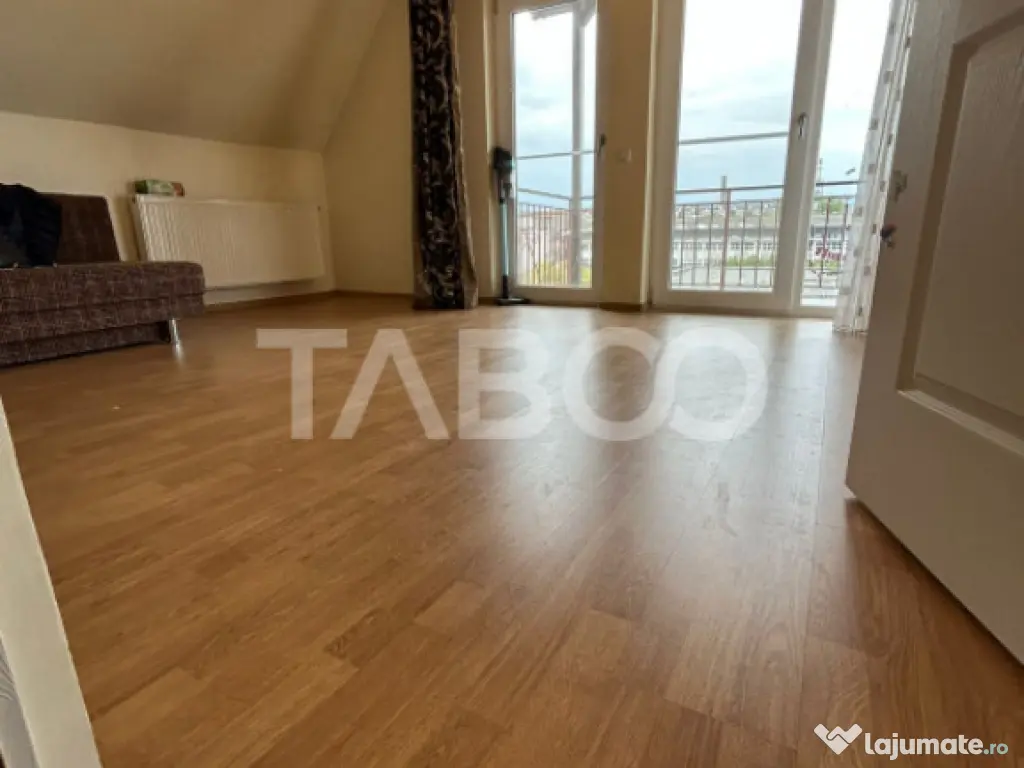 Vanzare apartament cu 2 camere decomandate cu parcare in vil 