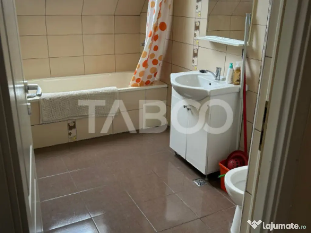 Vanzare apartament cu 2 camere decomandate cu parcare in vil 