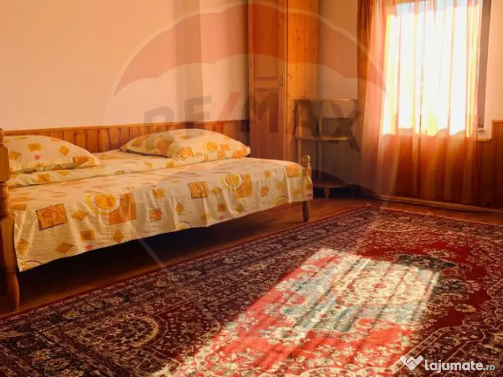 Casă / Vilă cu 9 camere de vânzare în zona Central