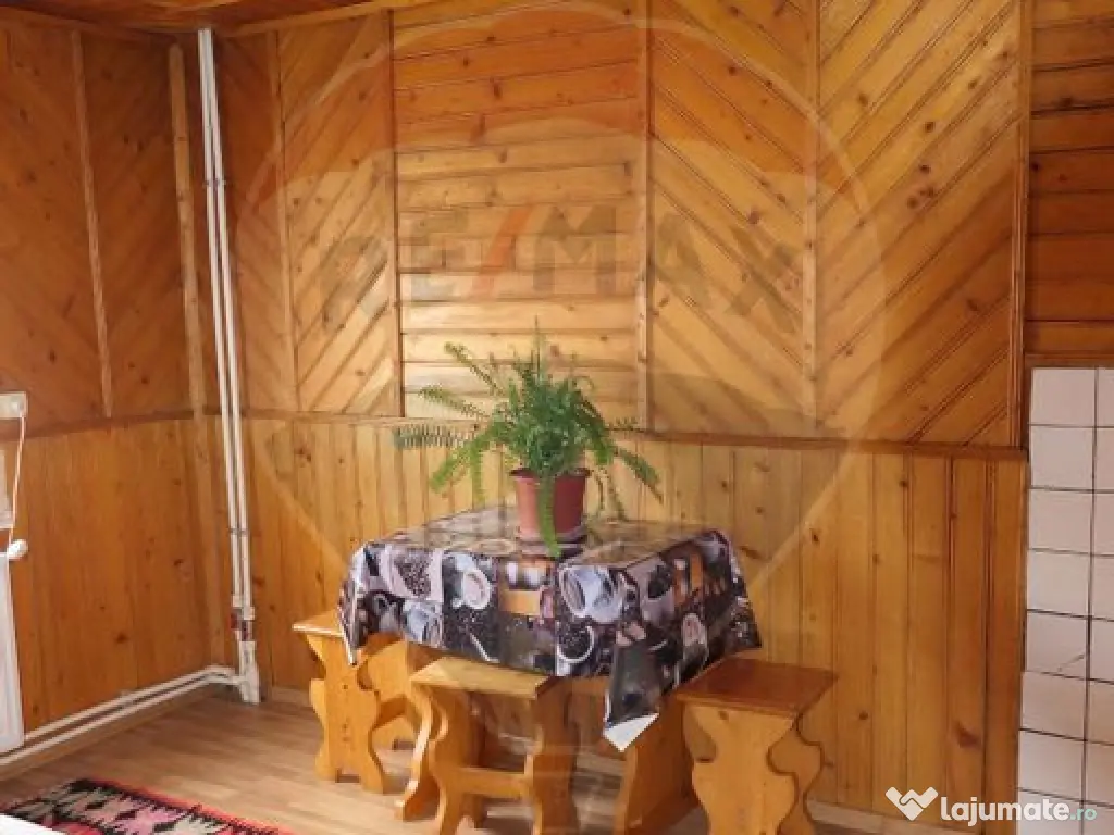 Casă / Vilă cu 9 camere de vânzare în zona Central