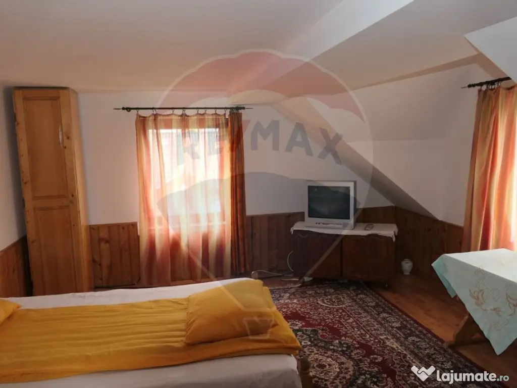 Casă / Vilă cu 9 camere de vânzare în zona Central