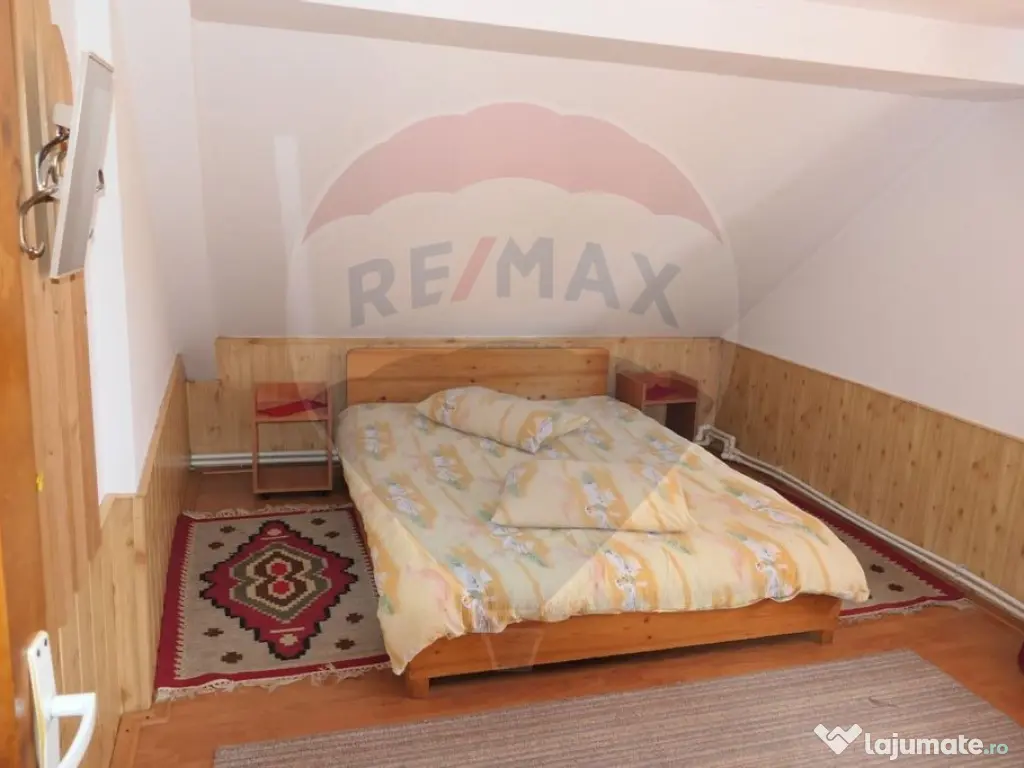 Casă / Vilă cu 9 camere de vânzare în zona Central