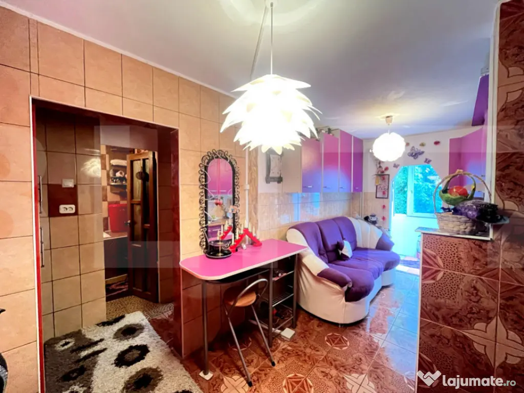 Apartament cu 2 camere, decomandat, complet mobilat si utila