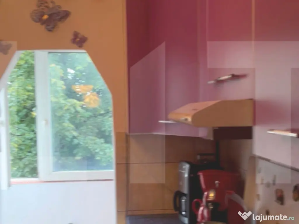 Apartament cu 2 camere, decomandat, complet mobilat si utila