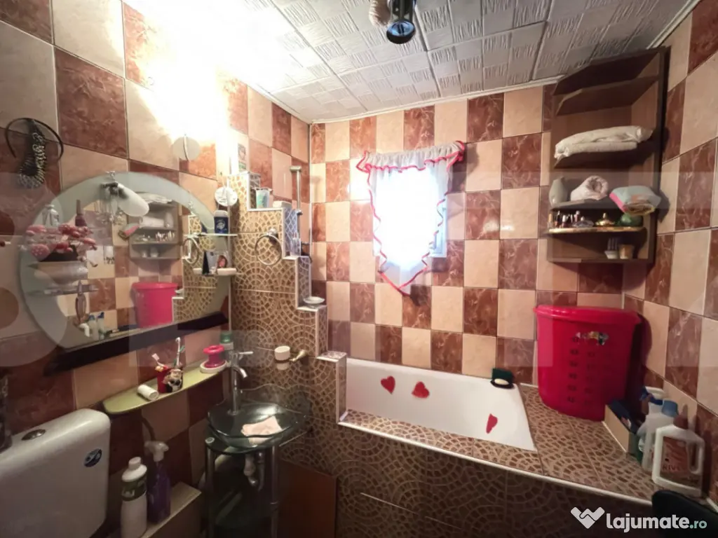 Apartament cu 2 camere, decomandat, complet mobilat si utila