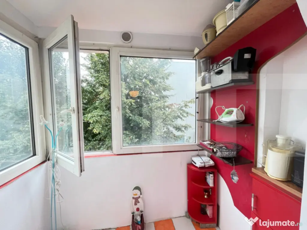 Apartament cu 2 camere, decomandat, complet mobilat si utila