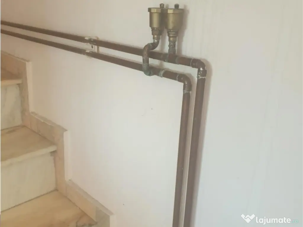 Casa cu etaj,teren 400 mp, pretabila : clinica, gradinita, b 