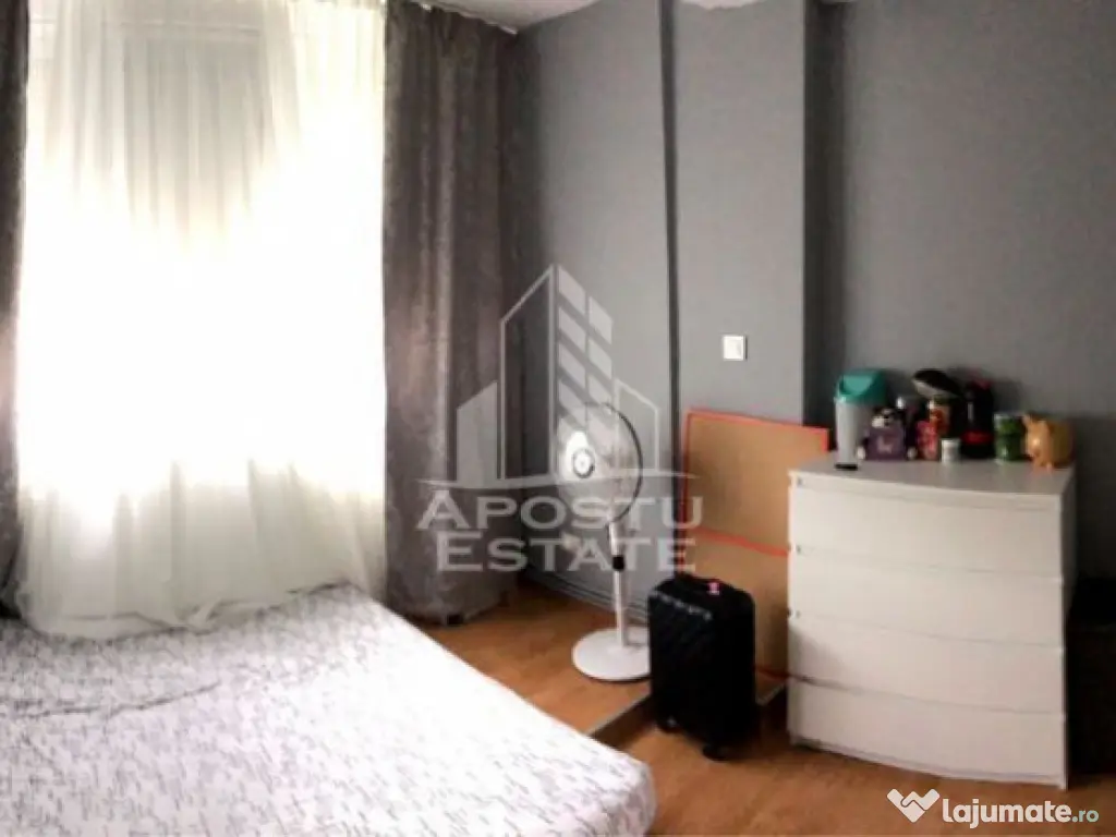 Apartament cu 4 camere, 2 bai, etaj intermediar, zona Soa... 