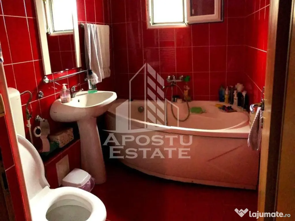 Apartament cu 4 camere, 2 bai, etaj intermediar, zona Soa... 