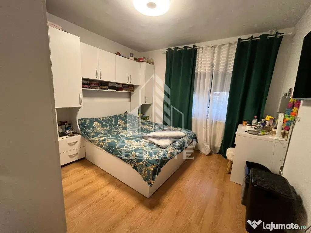 Apartament cu 4 camere, 2 bai, etaj intermediar, zona Soa... 