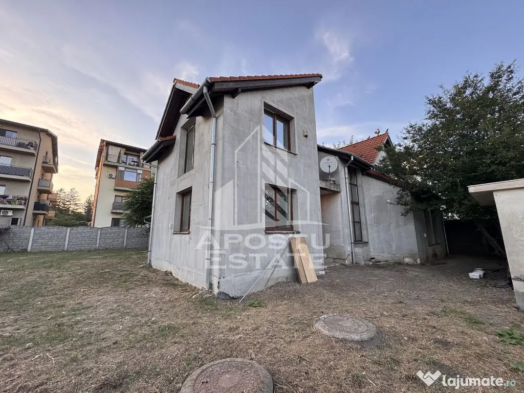 Casa la gri cu potential multiplu: birouri, cabinete, ser... 