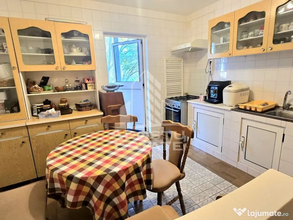 Apartament cu 2 camere, decomandat, centrala proprie, zon... 