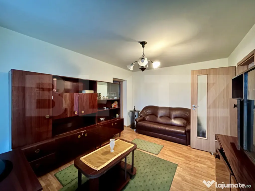 Apartament cu 3 camere, 56 mp, zona Cina