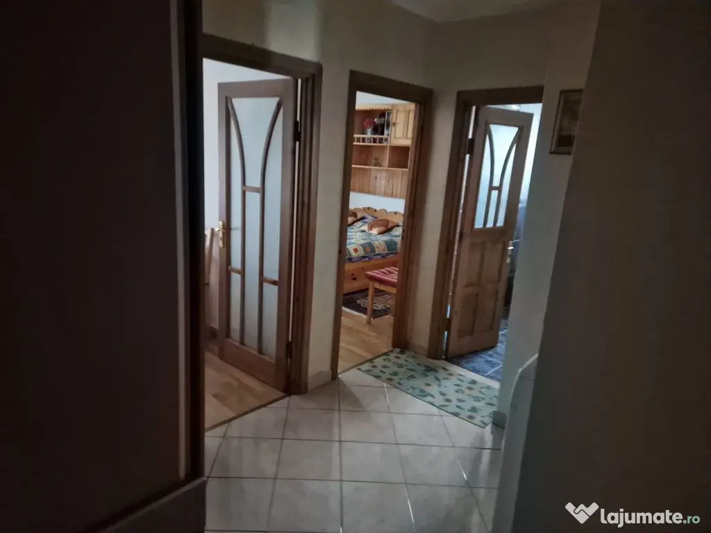 Apartament cu 3 camere de vânzare în zona Stefan cel Mare 