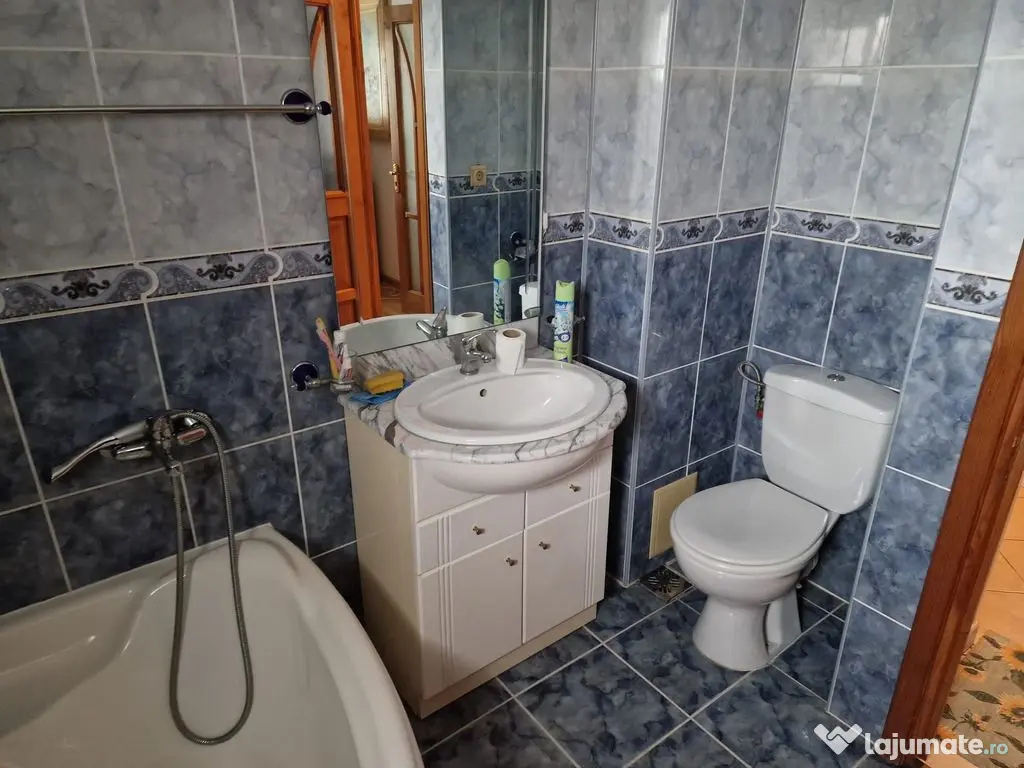 Apartament cu 3 camere de vânzare în zona Stefan cel Mare 
