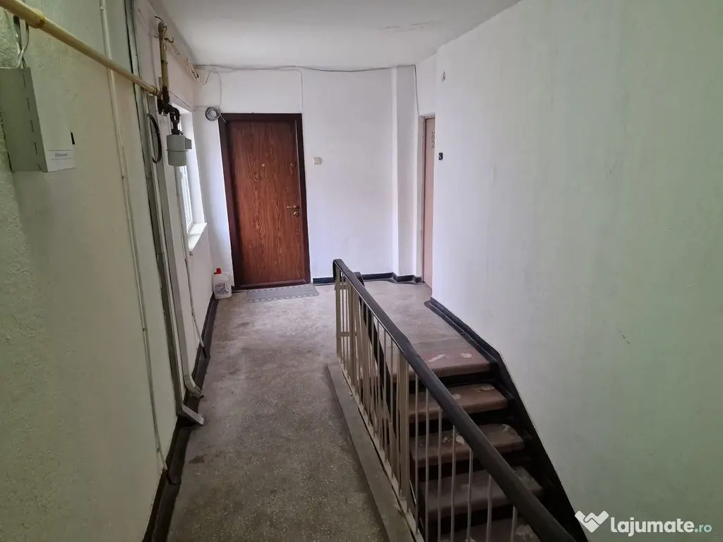 Apartament cu 3 camere de vânzare în zona Stefan cel Mare 