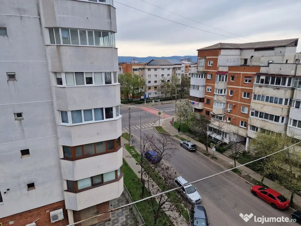 Apartament cu 3 camere de vânzare în zona Stefan cel Mare 
