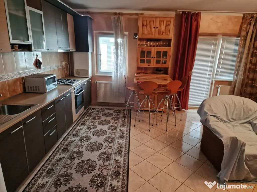 Apartament cu 3 camere de vânzare în zona Stefan cel Mare 