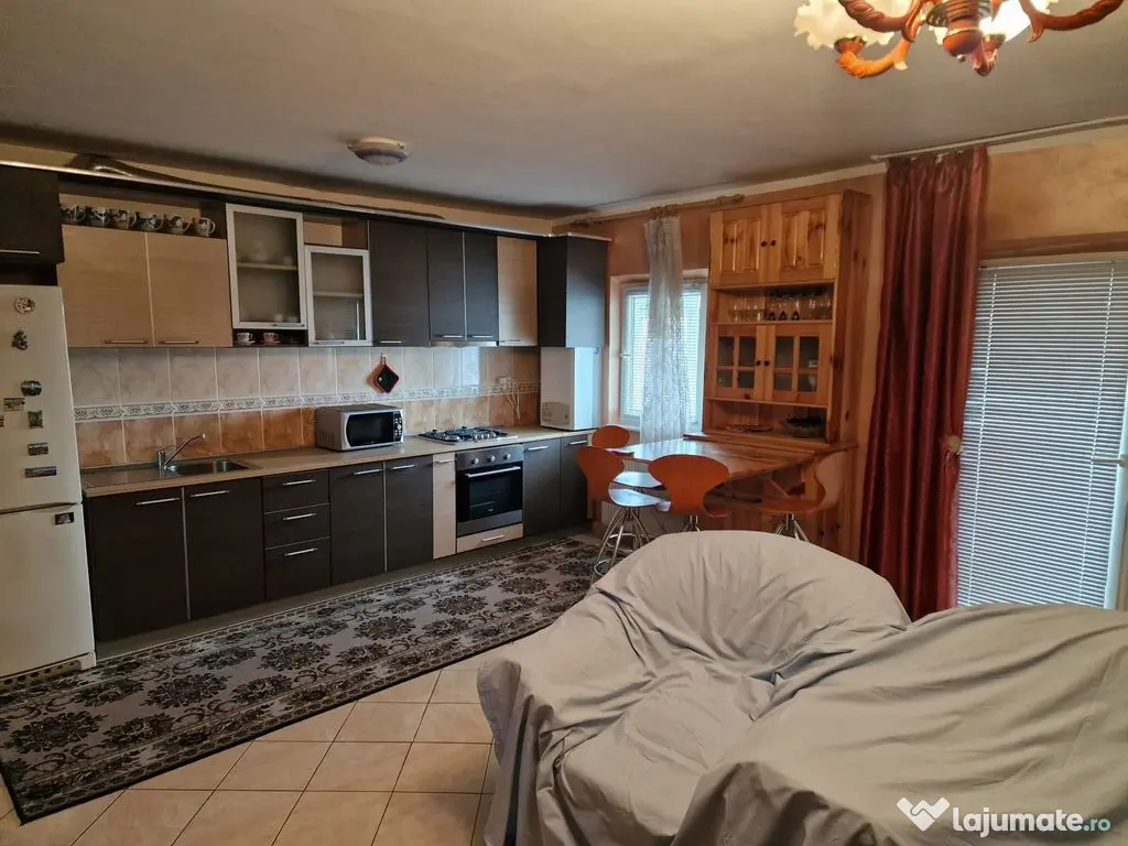 Apartament cu 3 camere de vânzare în zona Stefan cel Mare 