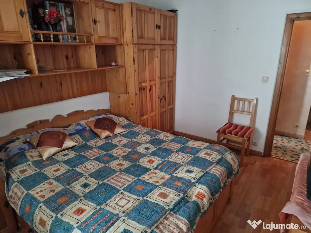 Apartament cu 3 camere de vânzare în zona Stefan cel Mare 