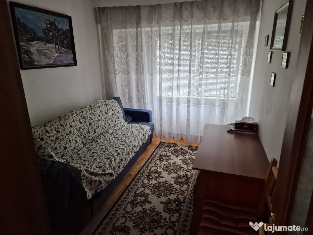 Apartament cu 3 camere de vânzare în zona Stefan cel Mare 