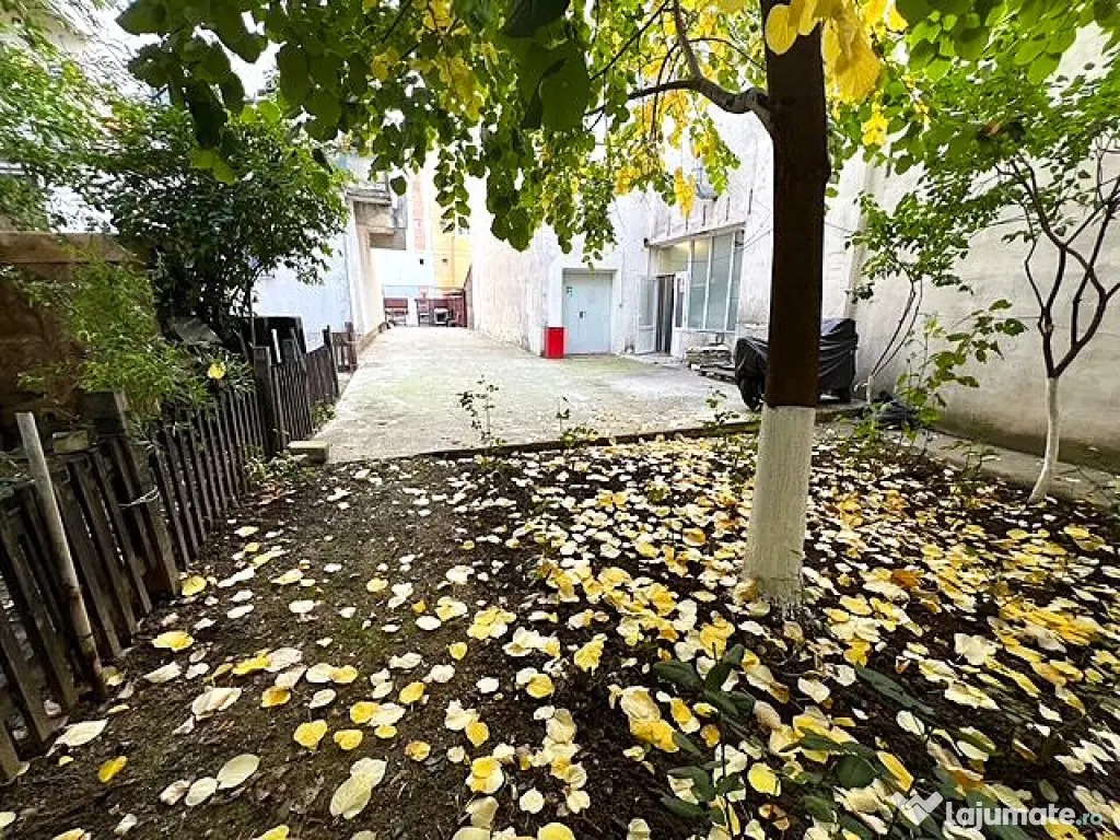 VANZARE CLADIRE CU RESTAURANT UTILAT COMPLET PLUS SPATIU COM