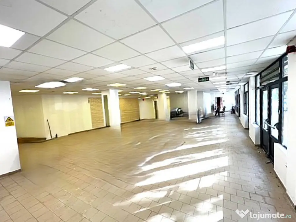 VANZARE CLADIRE CU RESTAURANT UTILAT COMPLET PLUS SPATIU COM