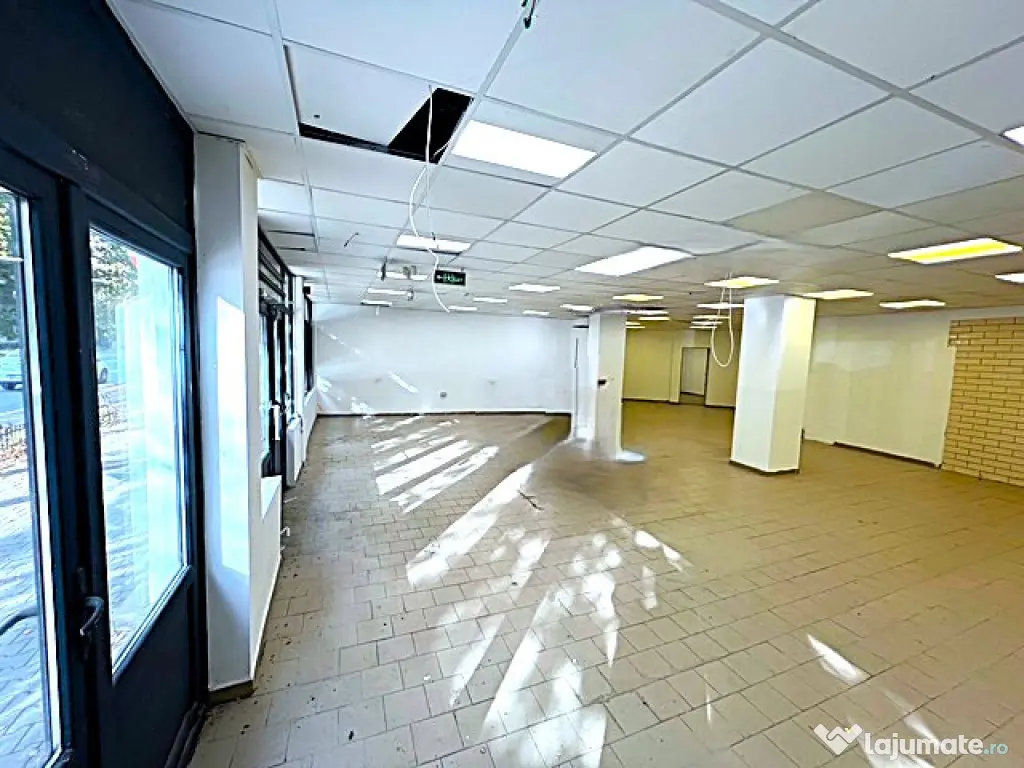 VANZARE CLADIRE CU RESTAURANT UTILAT COMPLET PLUS SPATIU COM