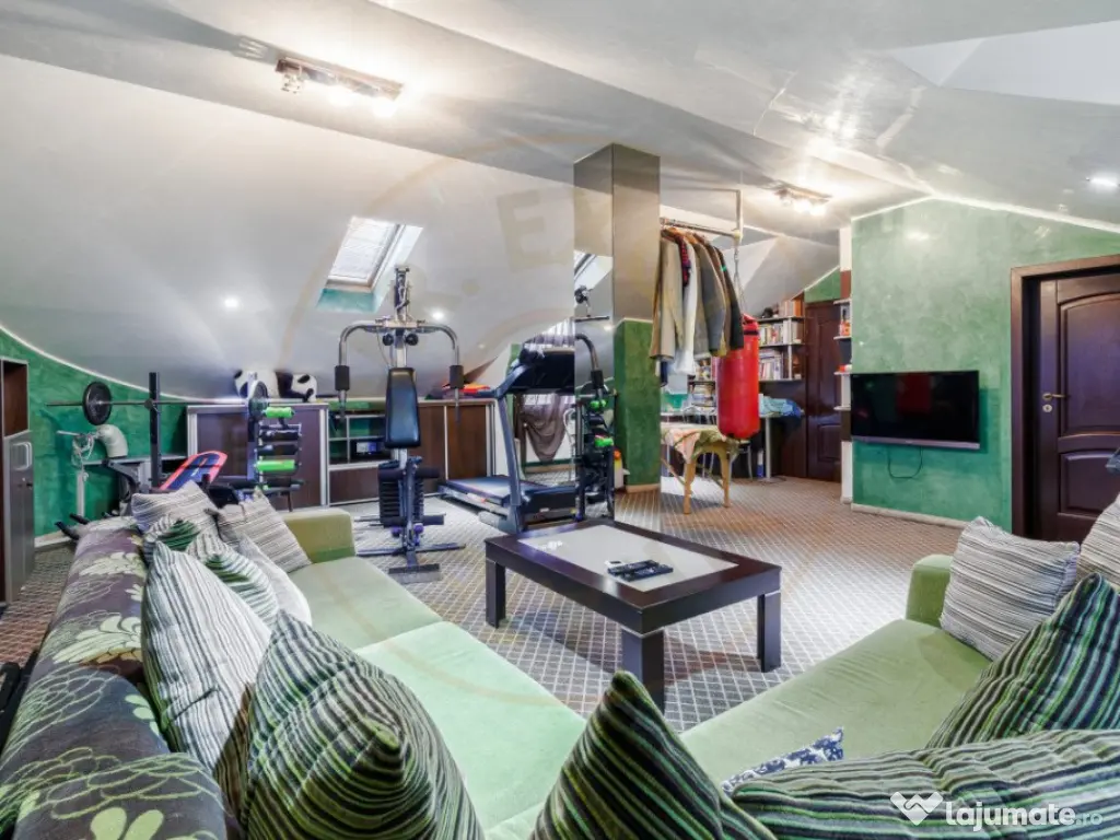 Vilă individuală cu piscină, garaj dublu • teren 766 m 