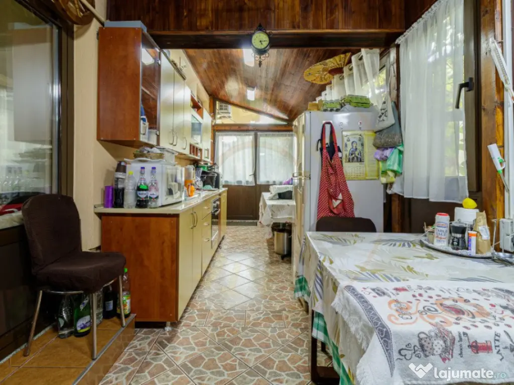 Vilă individuală cu piscină, garaj dublu • teren 766 m 