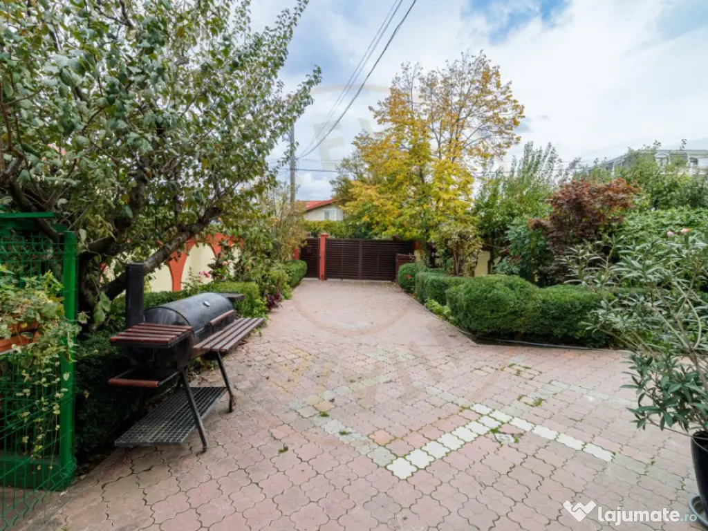 Vilă individuală cu piscină, garaj dublu • teren 766 m 