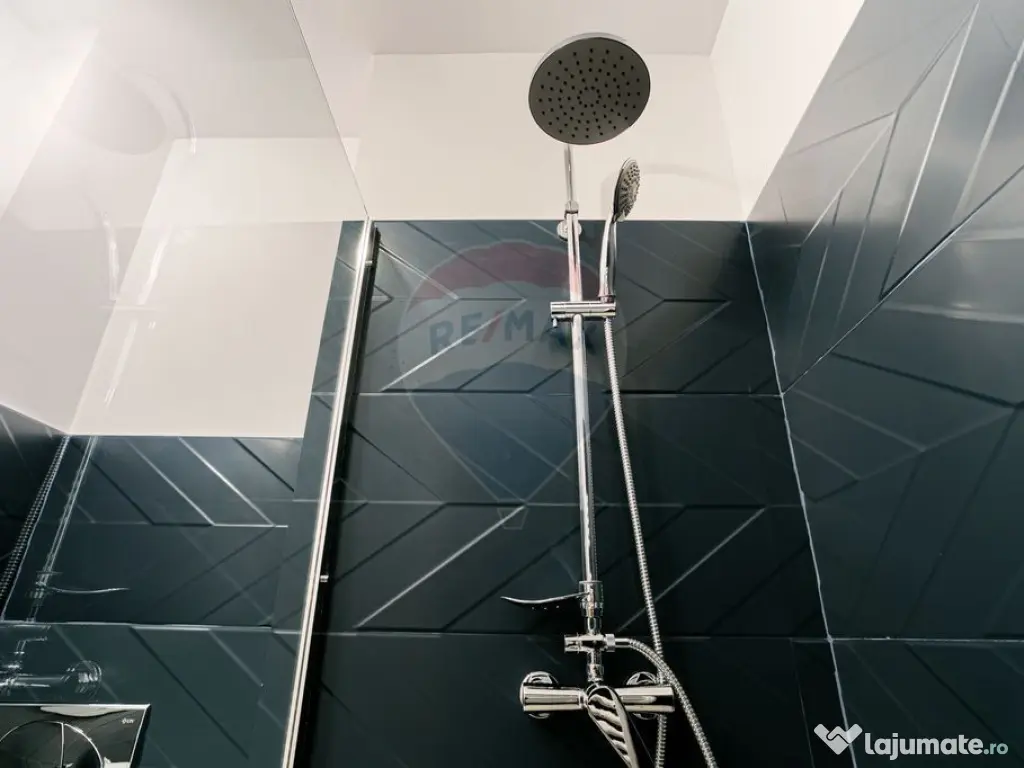 Apartament 3 camere, zona Traian-Boul Rosu 