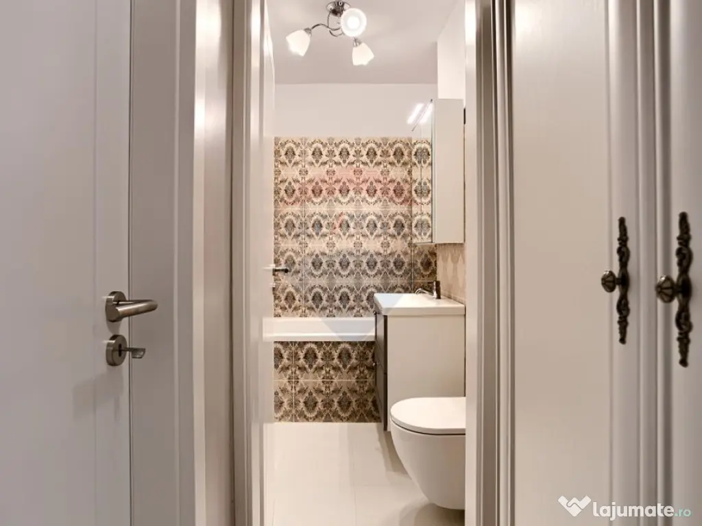 Apartament 3 camere, zona Traian-Boul Rosu 