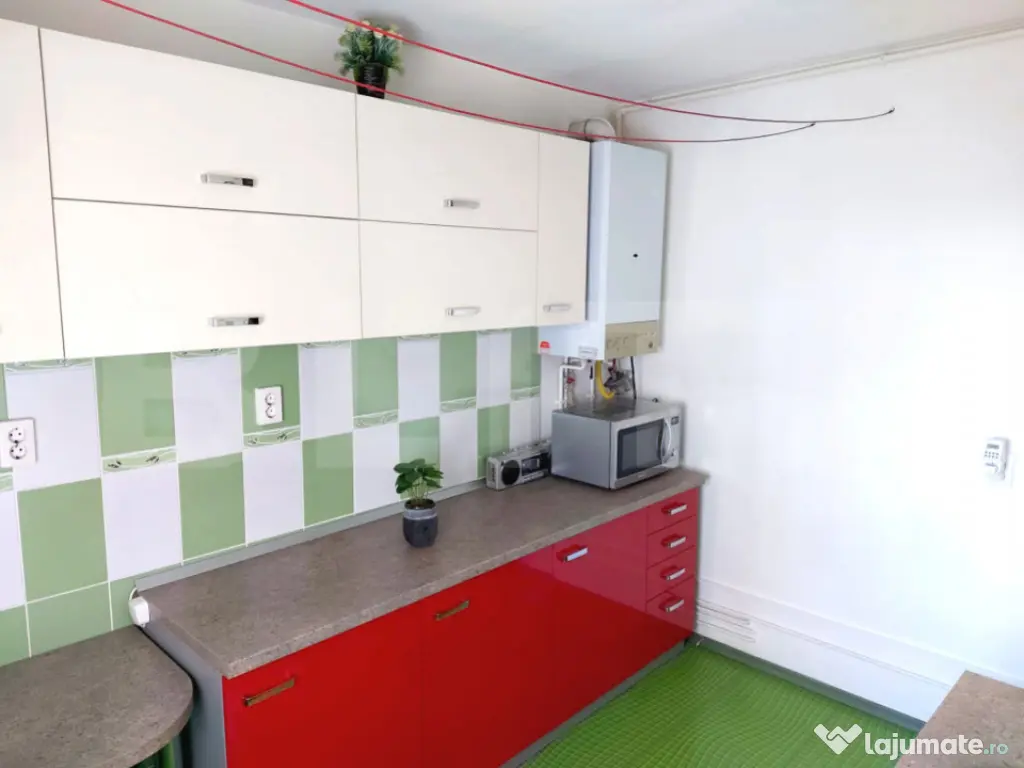 Apartament de vânzare, cu garaj si pivnita, zona Tudor