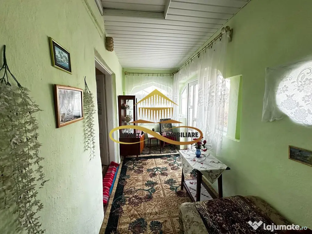 Casa batraneasca din caramida de vanzare si 4500 mp teren... 