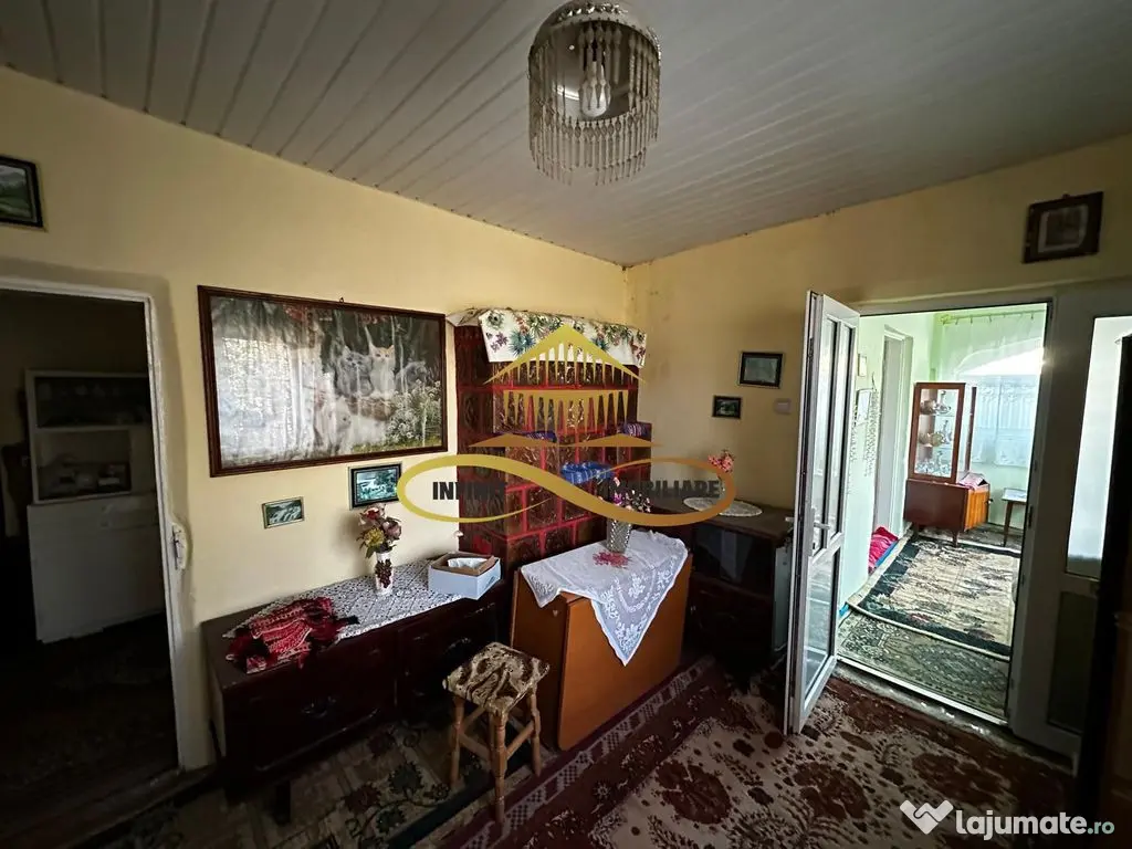 Casa batraneasca din caramida de vanzare si 4500 mp teren... 